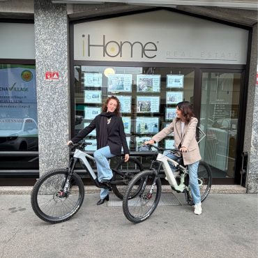 Visite immobiliari in e-bike: l’agenzia che cambia il modo di vendere casa