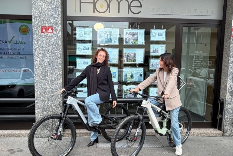 Visite immobiliari in e-bike: l’agenzia che cambia il modo di vendere casa